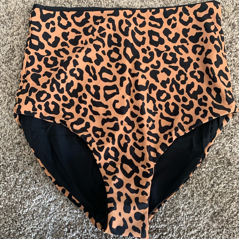 Reversible swim bottoms